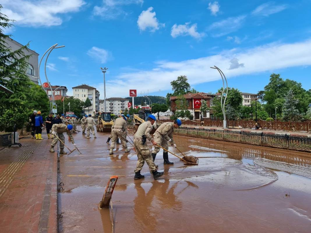 Bartın’daki sel felaketi havadan görüntülendi. Yardıma Mehmetçik koştu - Resim: 15